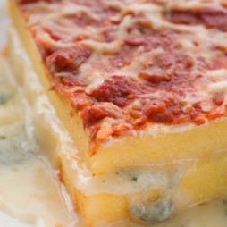 Chipolatas Polenta cremeuse au Gorgonzola sauce Tomate