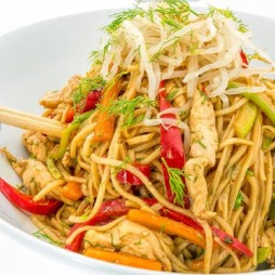 Noodles  au Poulet et Légumes, Sésame