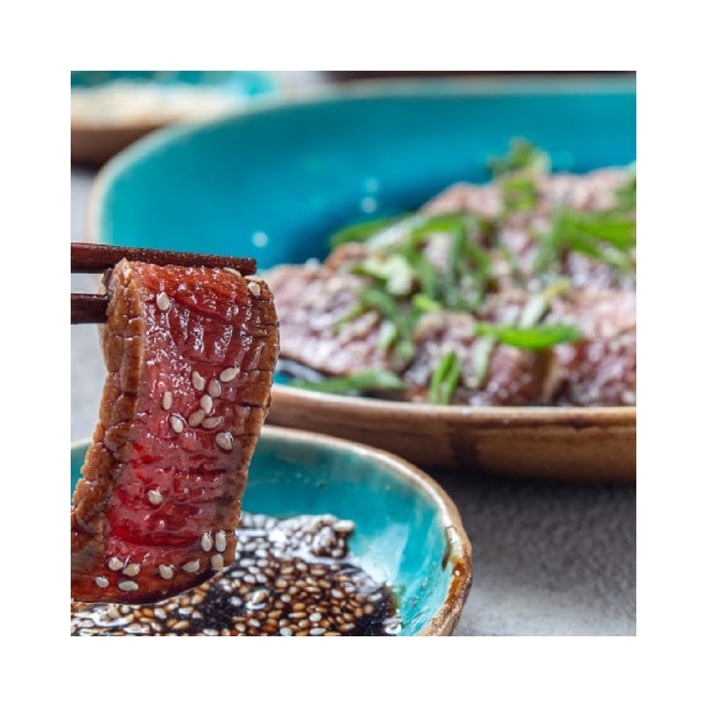 Poke Tataki de  Boeuf , Riz vinaigré, Chou, Carotte, Sauce Wasabi, Sésame