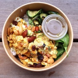 Poke Poulet Coco Coriandre, Riz, Courgette, Poivron Rouge , fruits secs