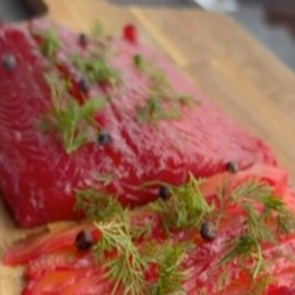 Poké Dos de Lieu gravlax, Riz à sushi, concombre, Sauce Wasabi, Chou, Sésame