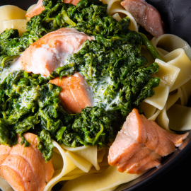 Pates au Saumon Grillé , Crème aux Epinards, Parmesan