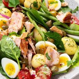 Salade Niçoise revisitée (P de Terre, Olive, Oeuf, Tomate, Thon, Sauce César)