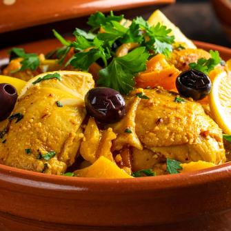 Tajine de Poulet au Citron Confit , Courgettes, Olives, Semoule, Persil
